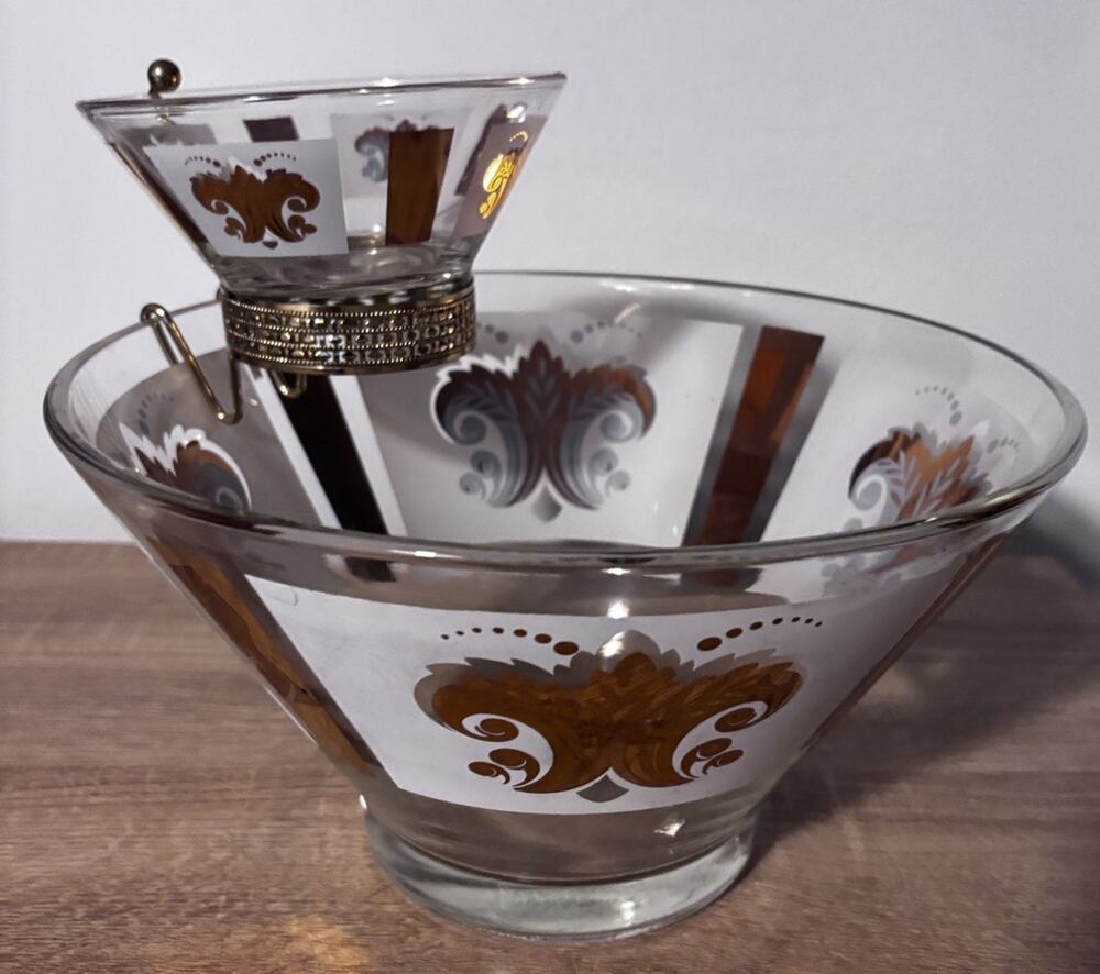 Vintage Anchor Hocking Gold Fleur De Lis Glass Chip & Dip set & Bracket